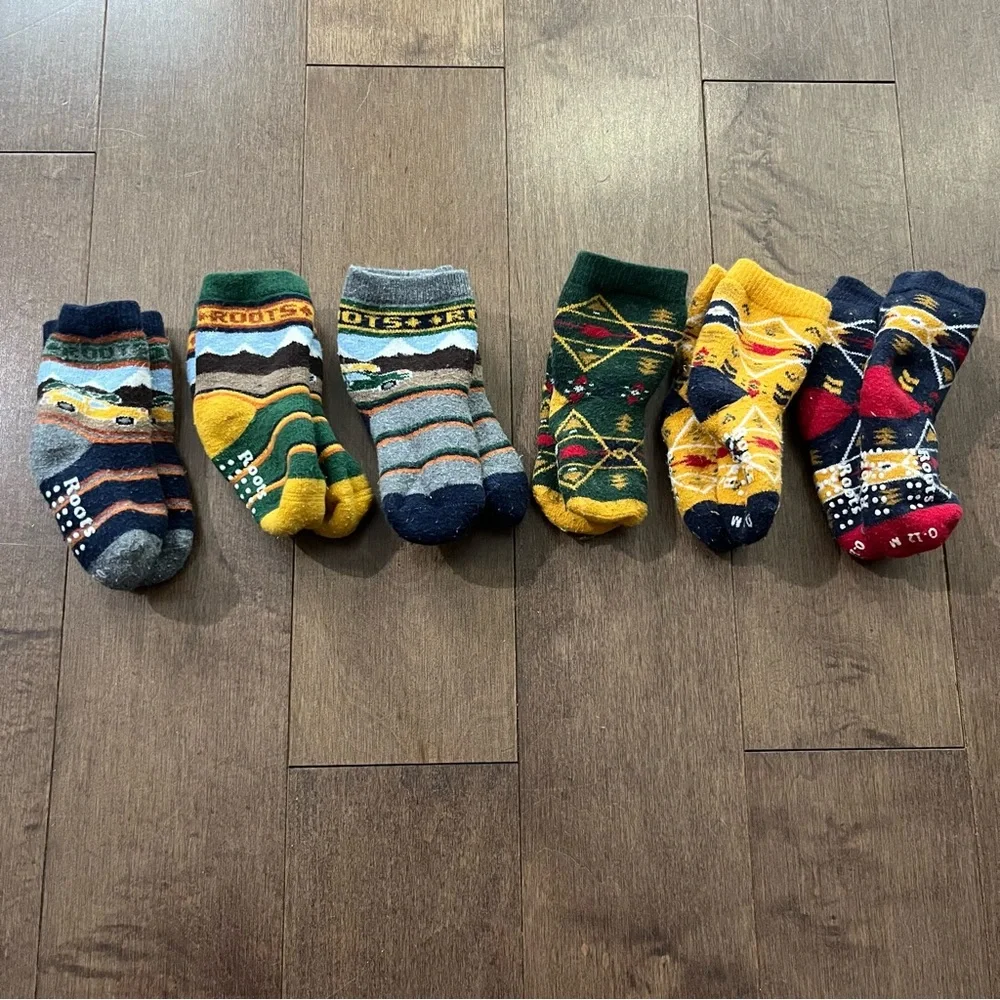 ✨2/$30✨ Roots Baby Socks - Picture 1 of 4